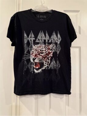 Def Leppard Women’s Black Graphic Band Tee - Roaring Leopard Design Size Large